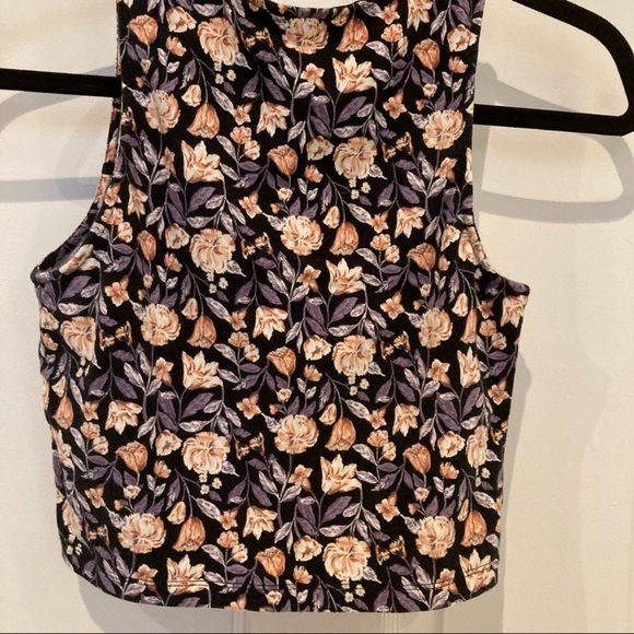 Floral Crop Top - Picture 6 of 6